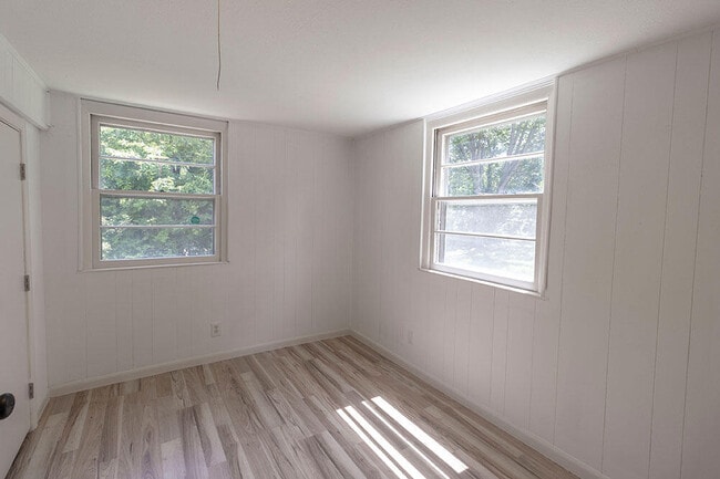 Building Photo - 100 W Leslie Ln