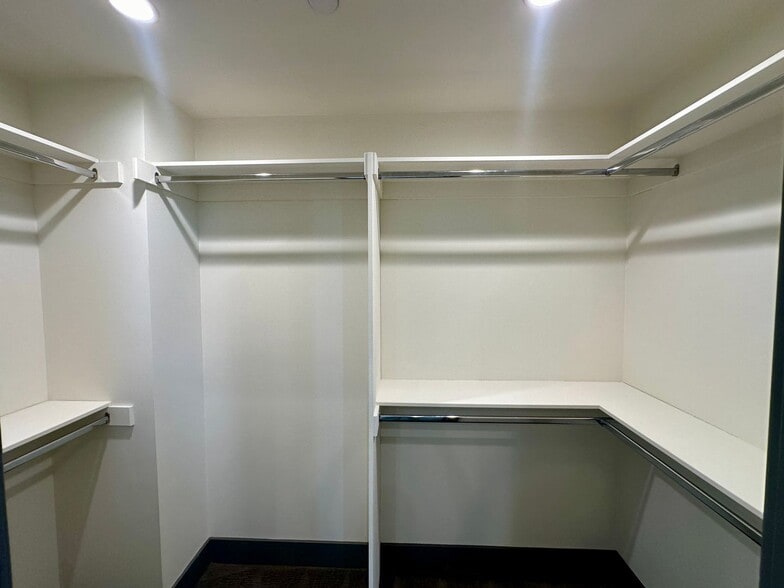 Building Photo - 6439 W 86th Pl