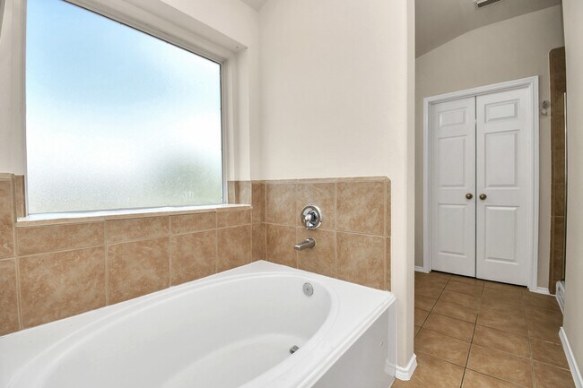 Building Photo - 5618 Gibralter Pl