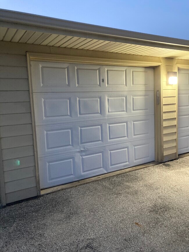 Garage - 4887 Easy St