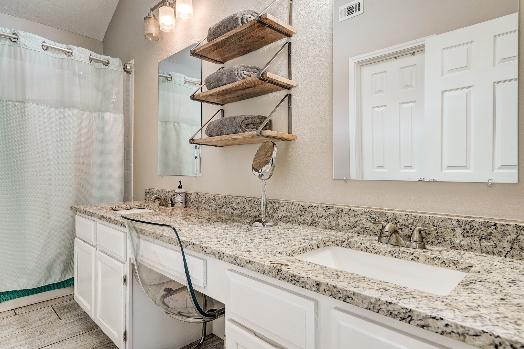 Building Photo - 1307 Rambling Cv