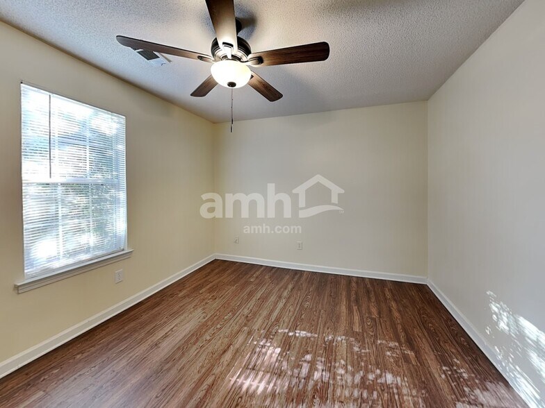 Building Photo - 241 Fairbrook Ln