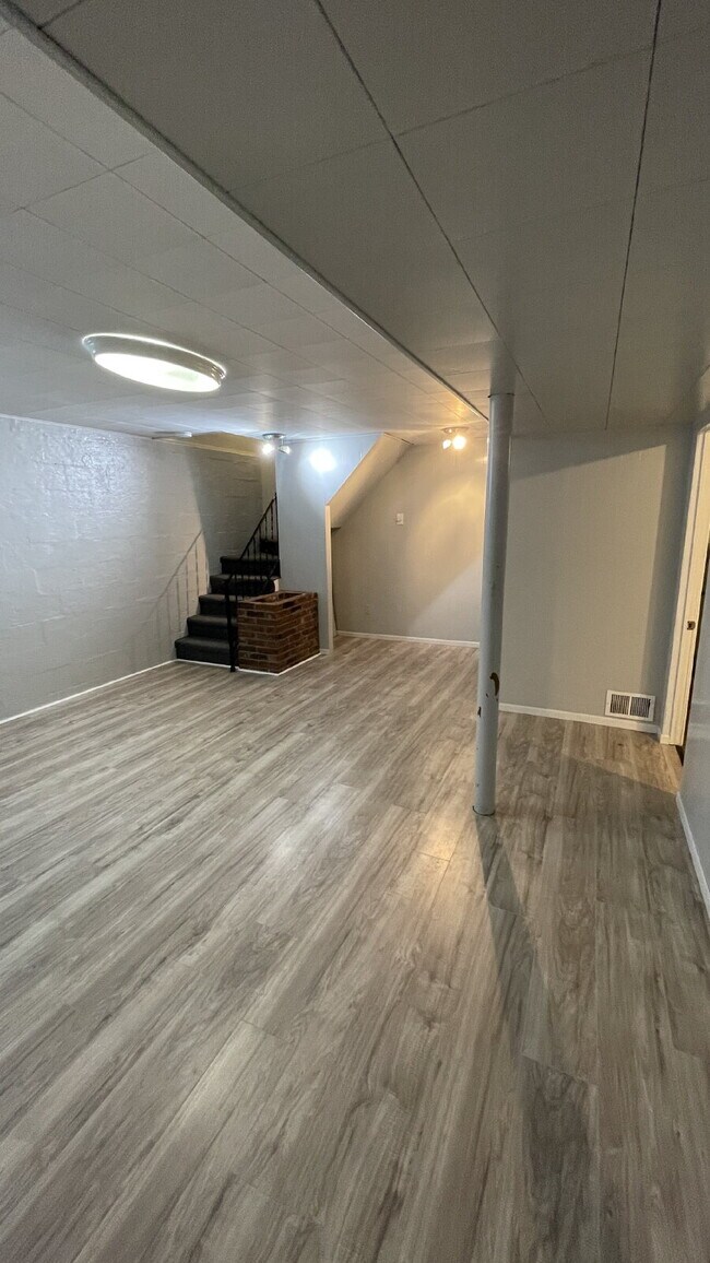 Building Photo - Charming 3 bed, 2 bath with finished basement!