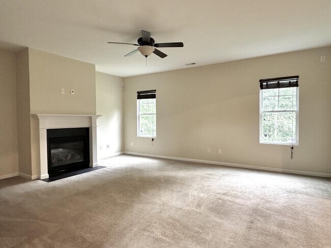 Building Photo - 1205 Peppermint Ct