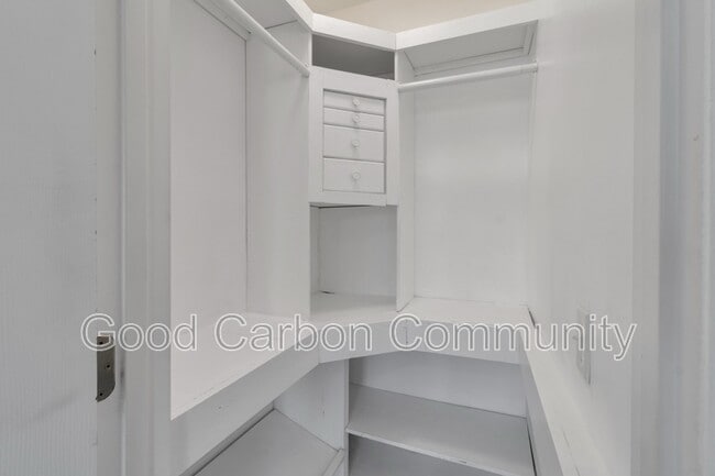 Building Photo - 194 Herkimer St