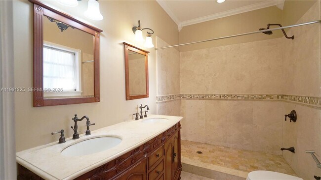 Building Photo - 9220 SW 103rd Ave