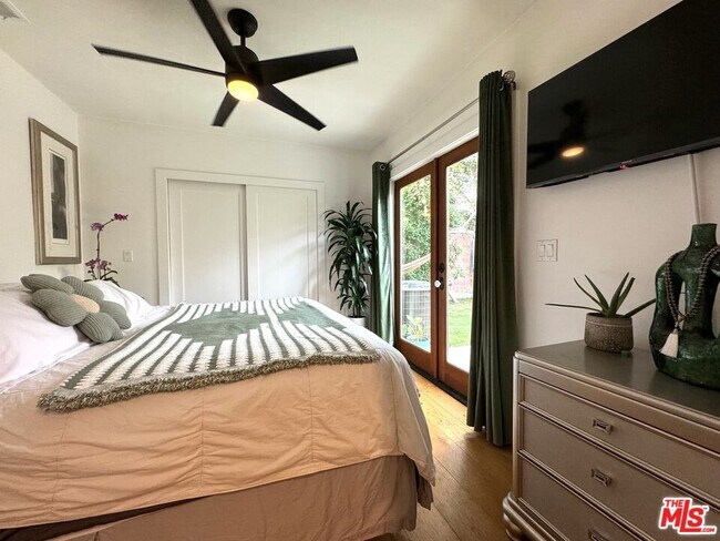 Building Photo - 2241 1/2 Harwood St