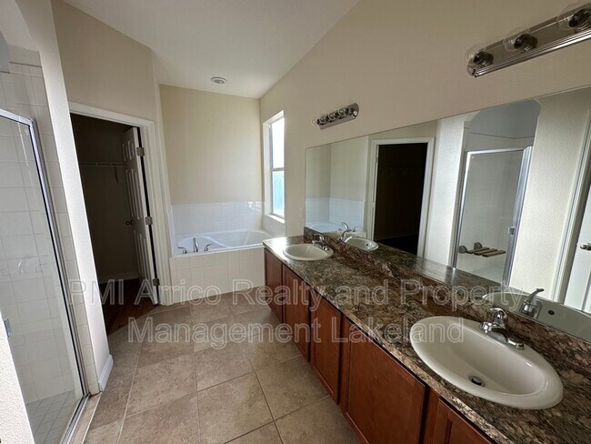 Building Photo - 1003 Krenson Woods Rd