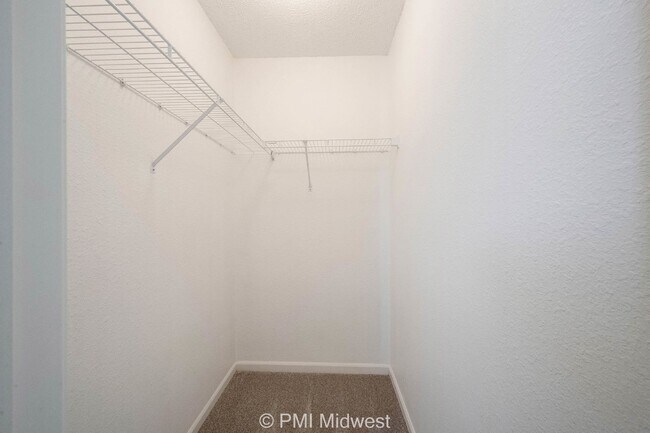 Building Photo - "Charming 3-Bed, 2-Bath Home with 1263 Sq Ft in Westfield's Serene Useppa Ct"
