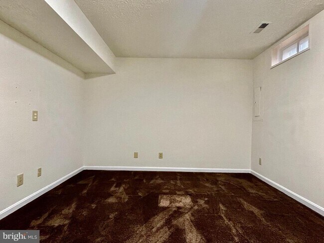 Building Photo - 501 Tolbelt Ct