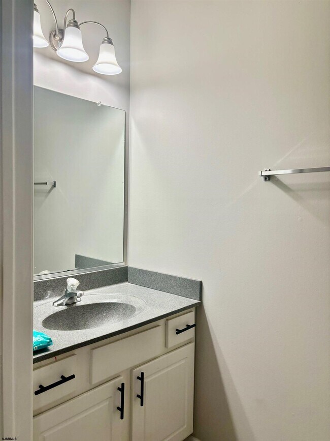 Building Photo - 27 Oyster Bay