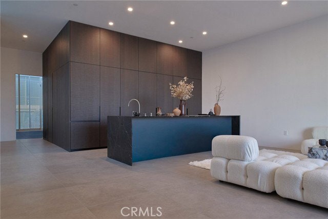 Building Photo - 838 Kings Rd