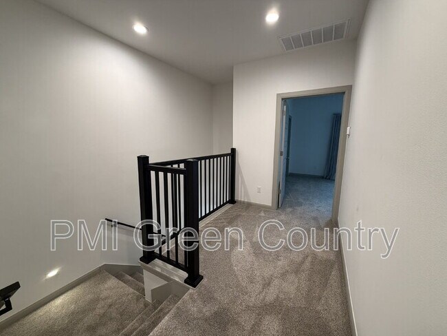 Building Photo - 130 E Elgin St