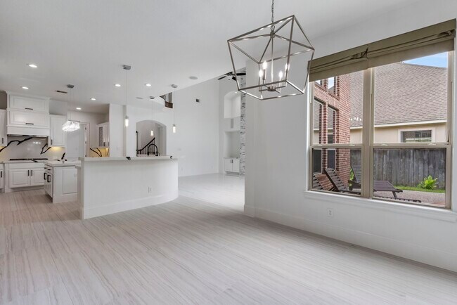 Building Photo - 18 Player Vista Pl