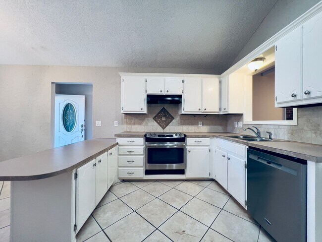 Building Photo - Great 3/2/2 Located in Frenship ISD