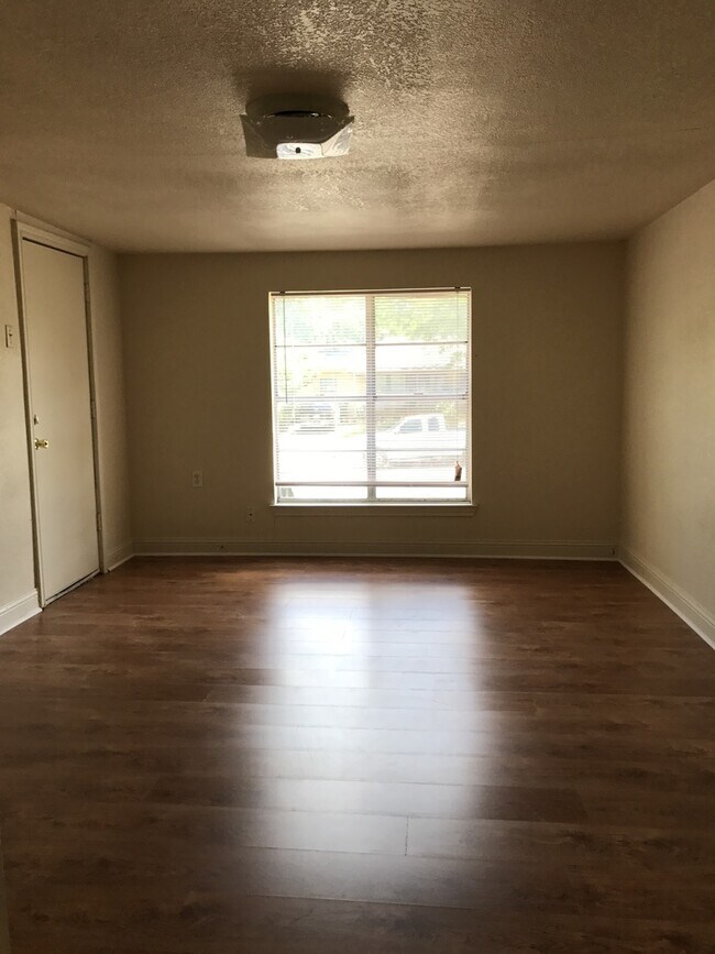 Building Photo - 2113 Richter Ave
