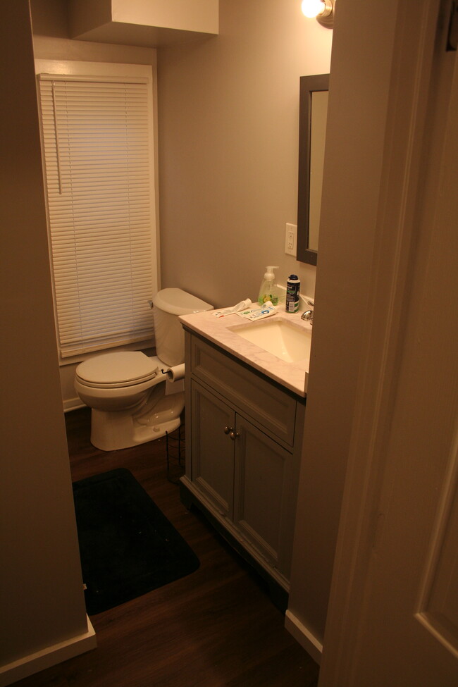 Full bathroom - 198 Summit St