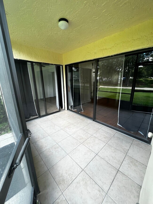 Building Photo - 3200 Candle Ridge Dr