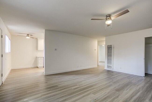 Building Photo - 1105 E 3rd Ave