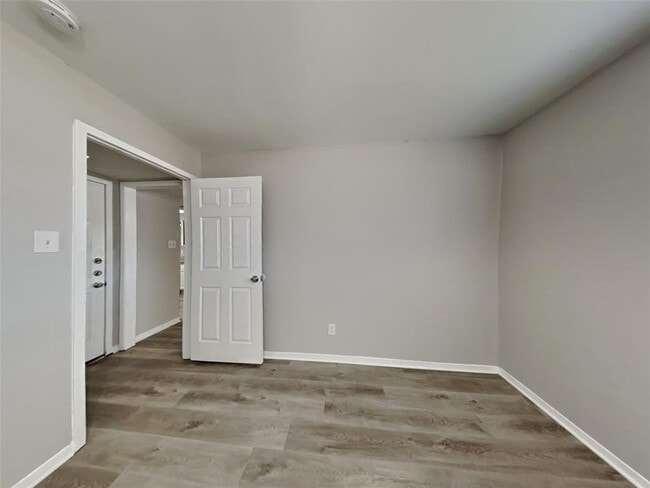 Building Photo - 9007 Gauguin Dr