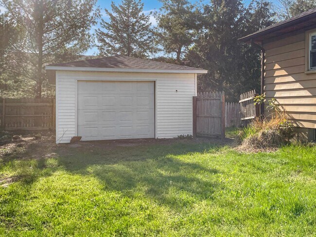 Building Photo - 6835 Quincy Dr SW
