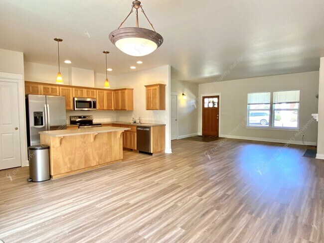 Building Photo - Charming Updated Home in Bend’s Old Farm D...