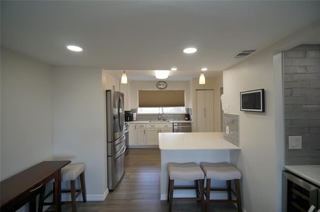 Building Photo - 6325 Newtown Cir