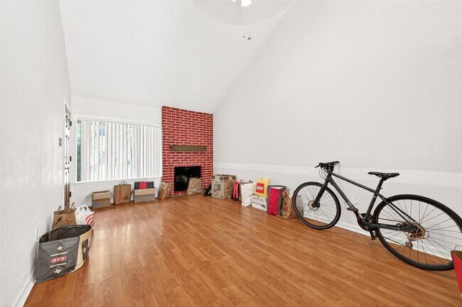 Building Photo - 11677 Village Pl Dr
