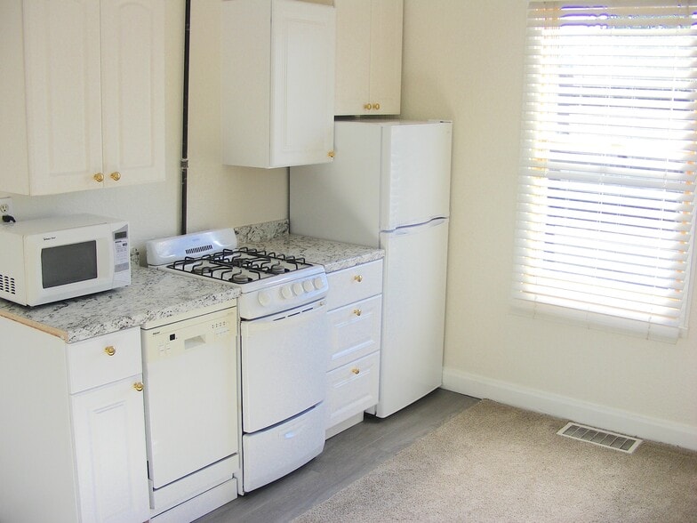 Building Photo - 115 N Park St