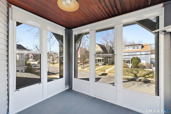 Building Photo - 198 Oxford St