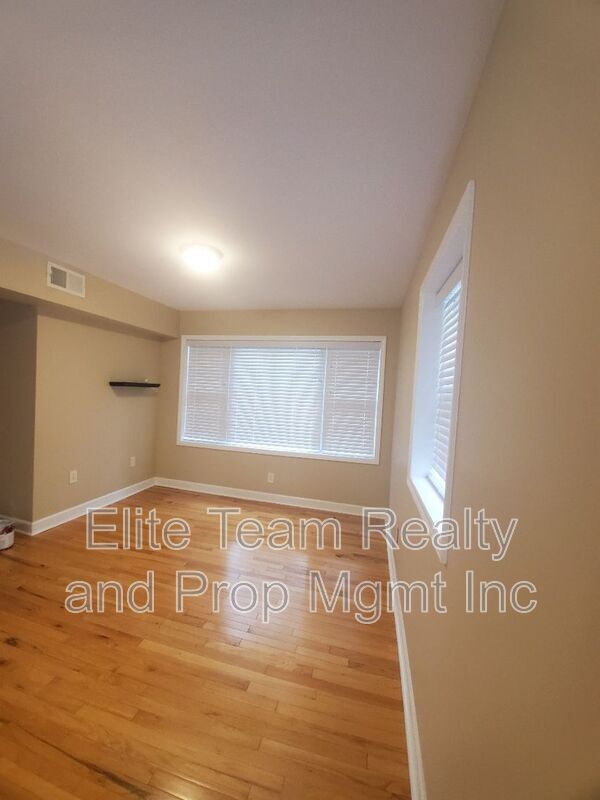 Building Photo - 4918 White Oak Rd