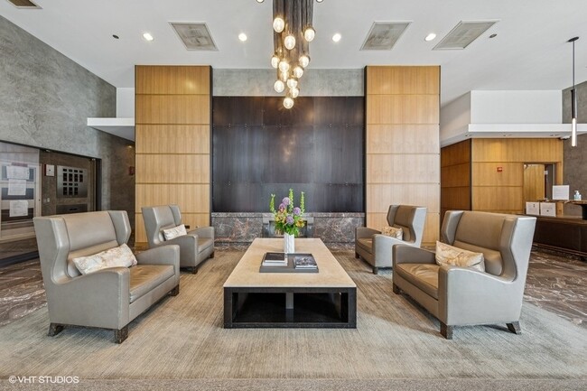 Building Photo - 450 E Waterside Dr