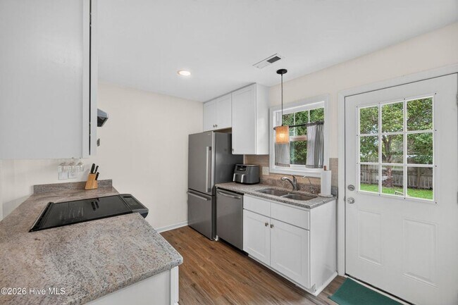 Building Photo - 7101 Alamosa Dr