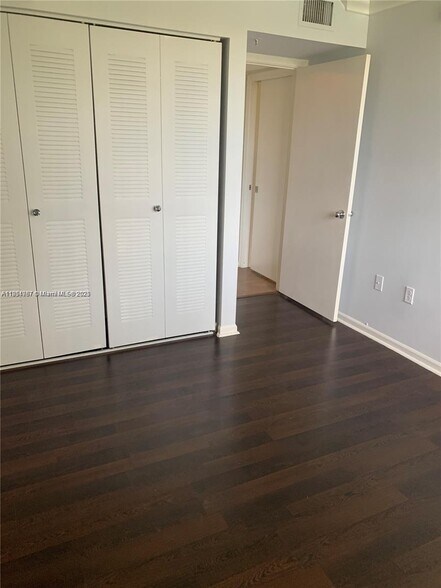 Building Photo - 705 SW 147th Ave