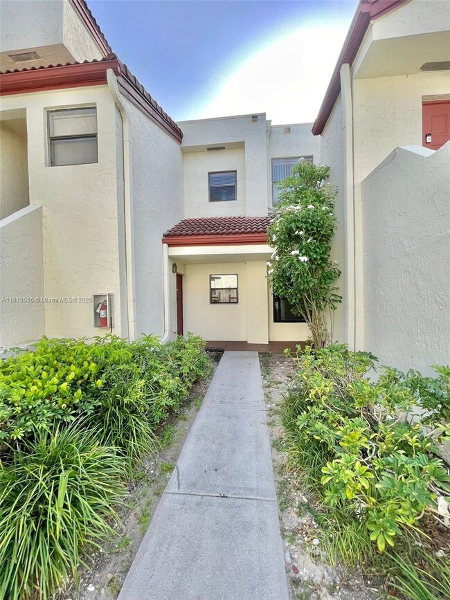 Building Photo - 1423 Avon Ln