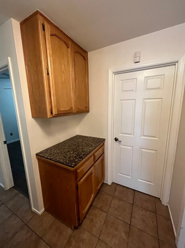 Building Photo - 3721 Abbott Dr