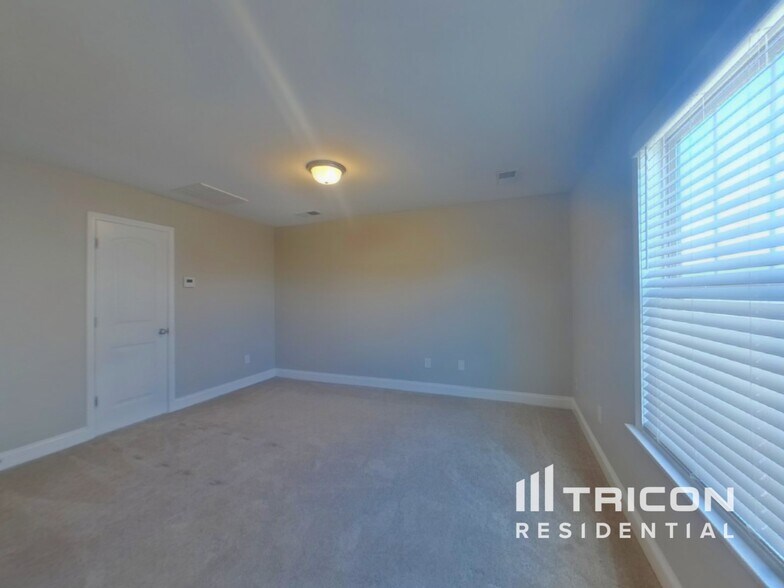Building Photo - 65 Cane Hill Dr