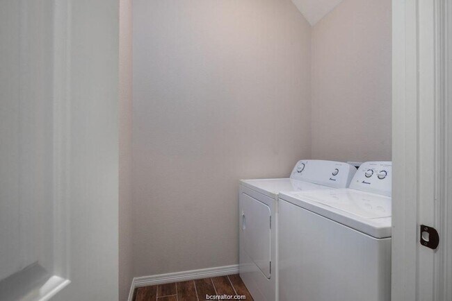 Building Photo - 406 Cooner St