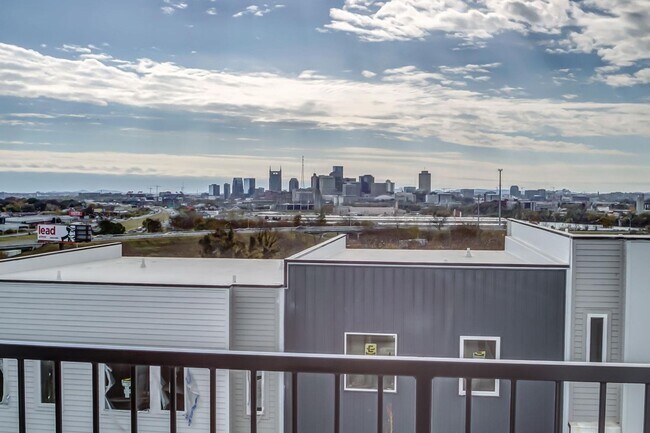Primary Photo - Great condo with skyline view and garage