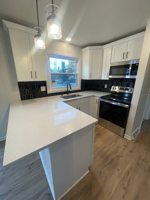 Building Photo - 5965 Teakwood Dr