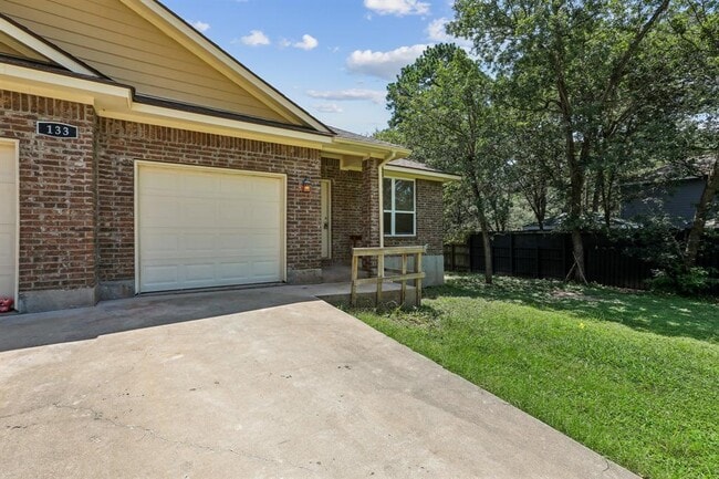 Building Photo - 133 N Kanaio Dr