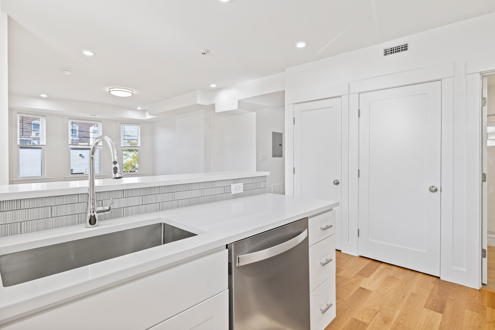 Building Photo - 384 Columbia St