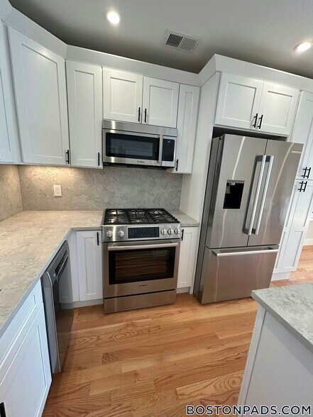 Building Photo - 156 Bayswater St