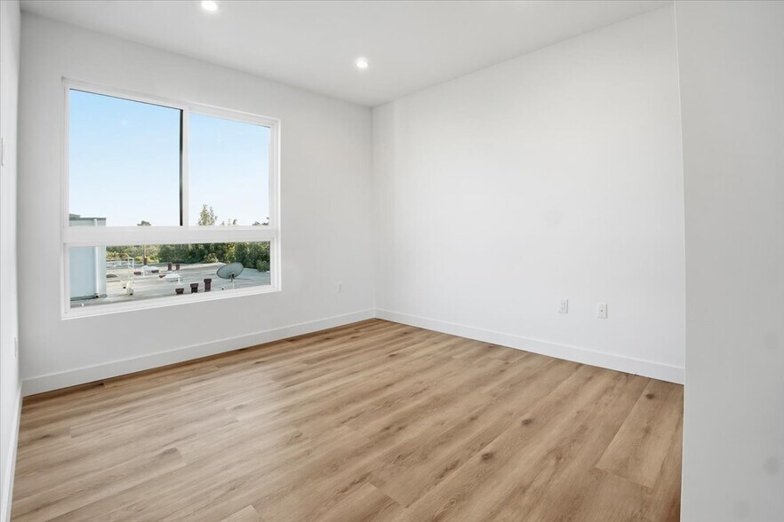 Building Photo - 1820 Prosser Ave