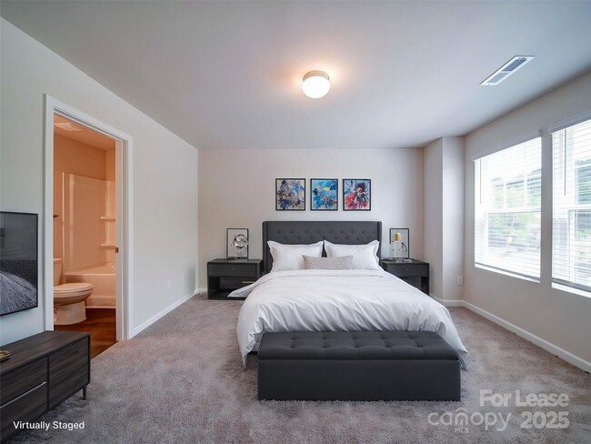 Building Photo - 916 S Battleground Ave