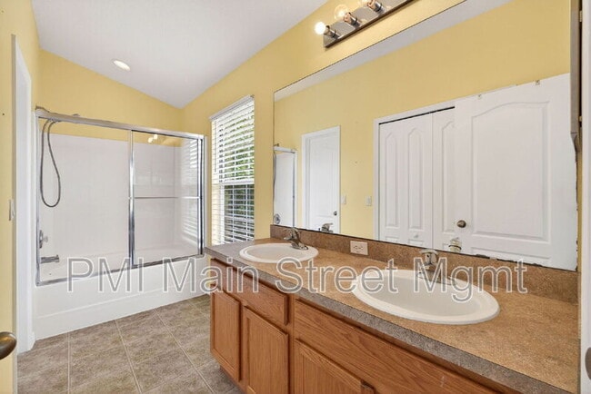 Building Photo - 10935 Derringer Dr