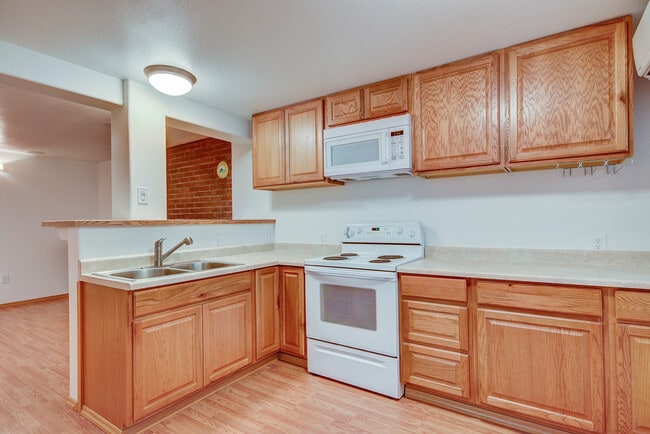 Building Photo - 4 Bed 2 bath Home in the Heart of Oak Harbor