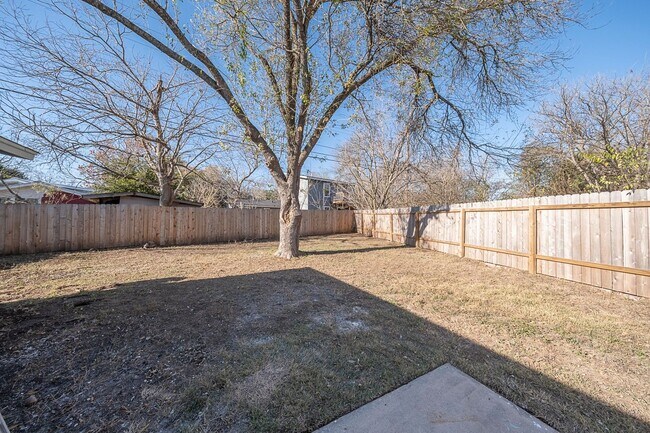 Building Photo - 4900 Hawk Cove