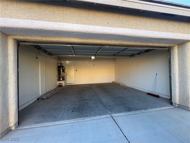 Building Photo - 9019 Winchester Ridge St