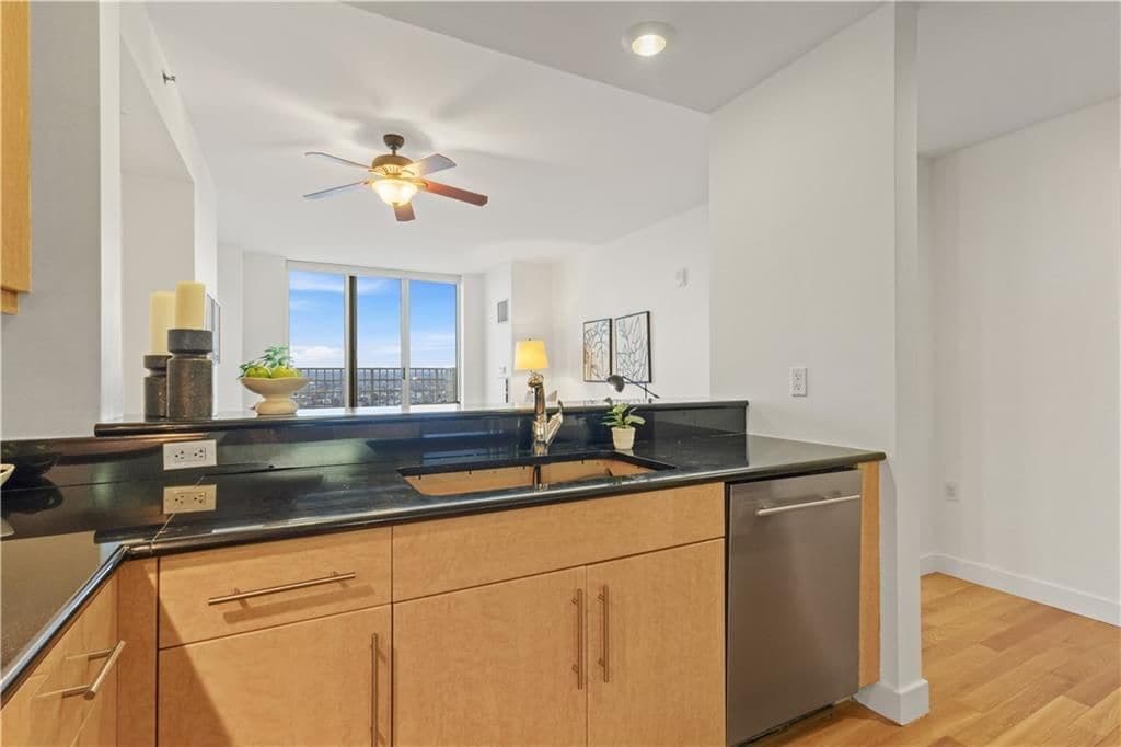 Building Photo - 1 W Exchange St